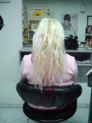 759@2x Frau von hinten ohne pinke Haare